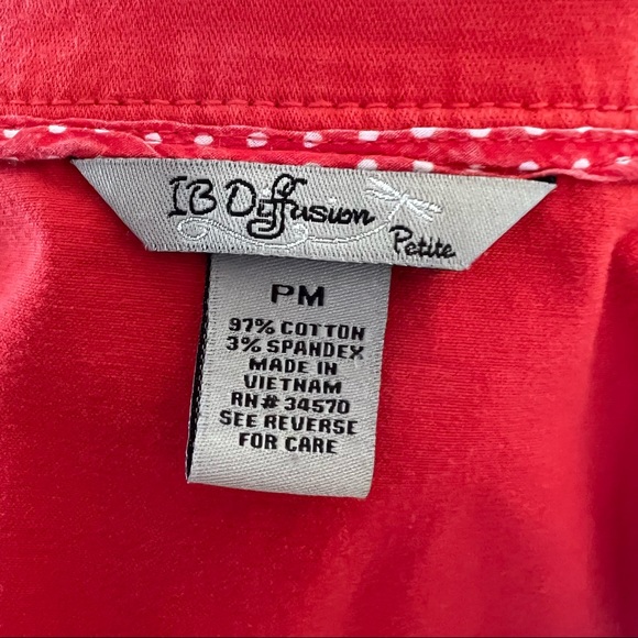 Red lightweight short jacket back pleats button front casual & cool - Picture 9 of 13